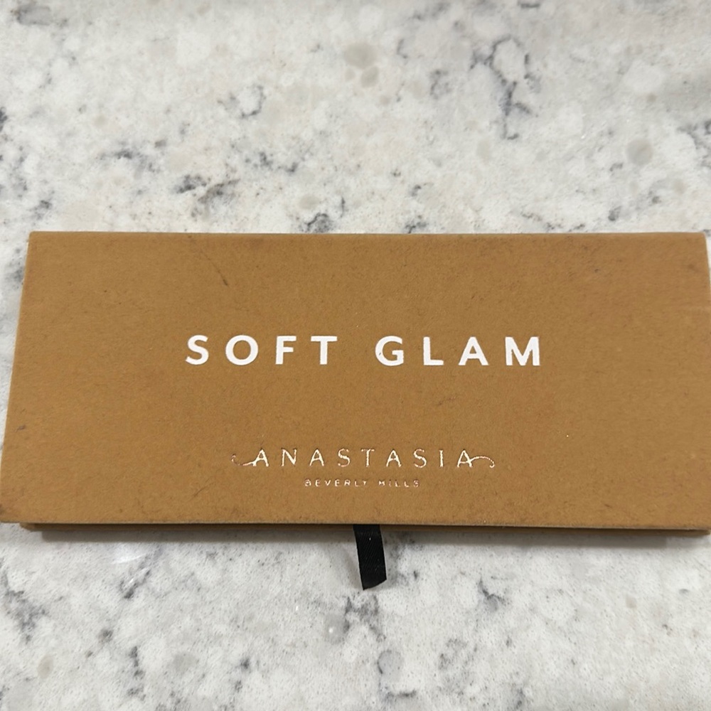 Anastasia soft glam palette